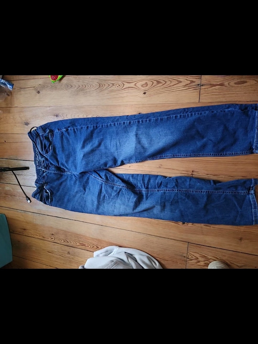 Maurices Men's Straight Jeans in Medium Blue Wash